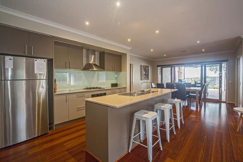 Nautical Rise Torquay - Accommodation Sunshine Coast 3