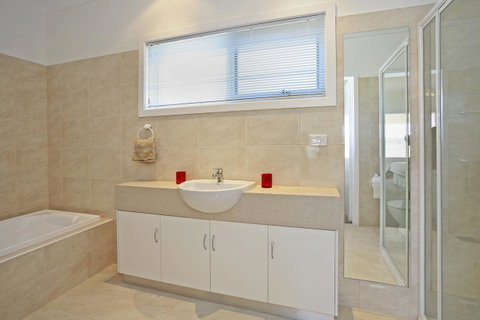 Waybourne- Vineyard And Winery - Accommodation Sunshine Coast 29