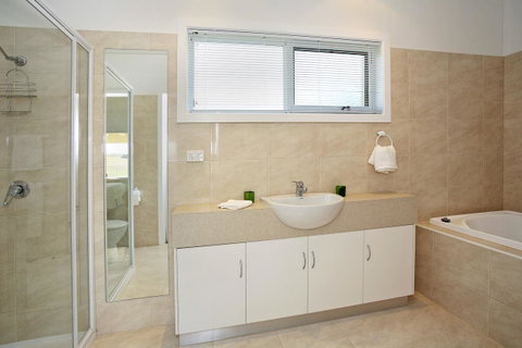 Waybourne- Vineyard And Winery - Accommodation Sunshine Coast 30