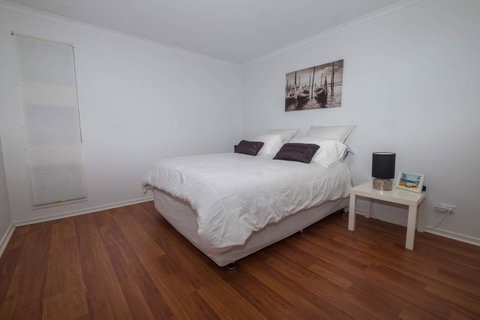Demure Charm - Accommodation Sunshine Coast 4