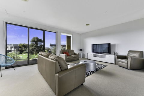 Torquay Golf Retreats - Pool, Beach, Tennis, Golf - Accommodation Sunshine Coast 0