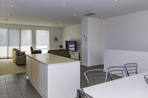 Torquay Golf Retreats - Pool, Beach, Tennis, Golf - Accommodation Sunshine Coast 3