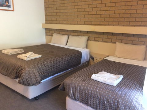 Ambassador Motor Inn - Accommodation Sunshine Coast 5