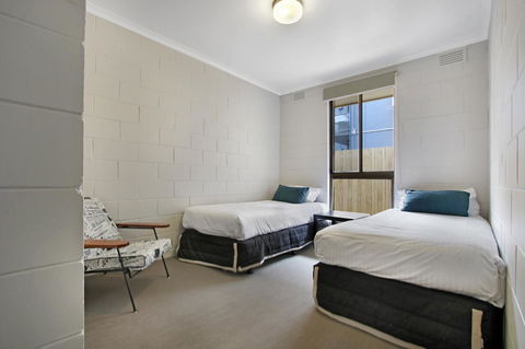 Hybiscus Waterfront Apartments - Accommodation Sunshine Coast 21