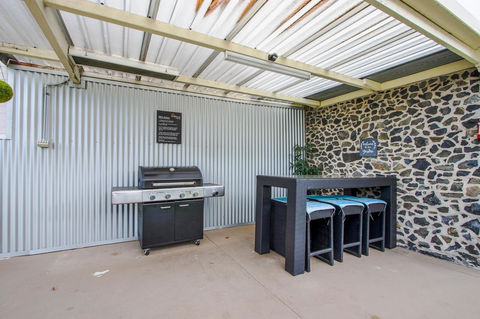 Hybiscus Waterfront Apartments - Accommodation Sunshine Coast 36