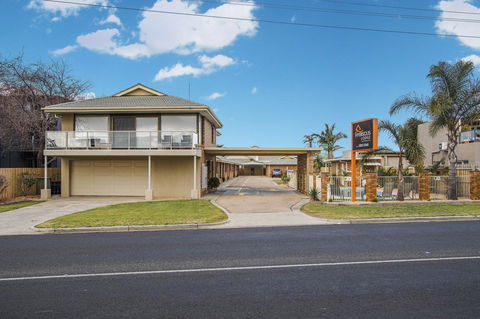 Hybiscus Waterfront Apartments - Accommodation Sunshine Coast 32