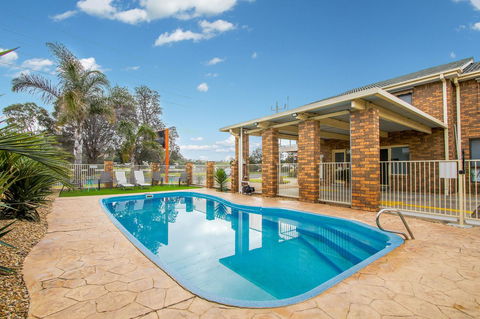 Hybiscus Waterfront Apartments - Accommodation Sunshine Coast 0