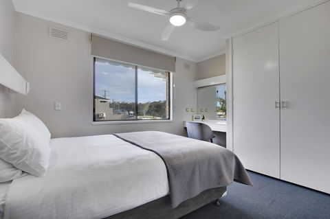 Hybiscus Waterfront Apartments - Accommodation Sunshine Coast 11