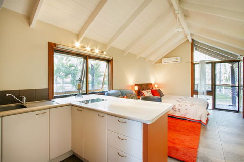 Airlie Beach Eco Cabins - Adults Only - Accommodation Sunshine Coast 12