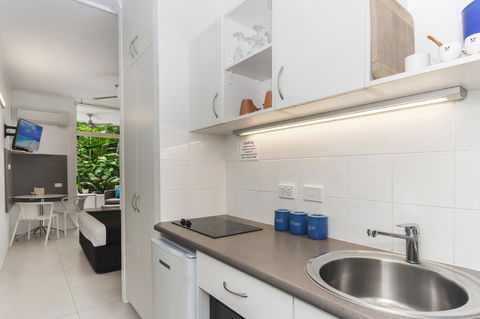 By The Sea Port Douglas - Accommodation Sunshine Coast 13