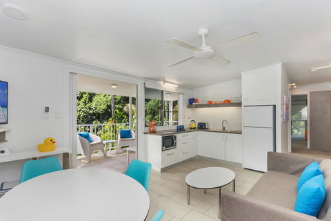 By The Sea Port Douglas - Accommodation Sunshine Coast 8