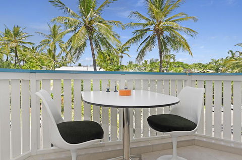 By The Sea Port Douglas - Accommodation Sunshine Coast 18