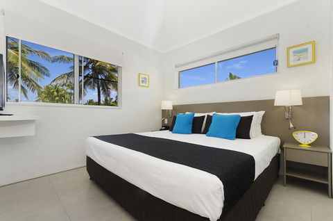By The Sea Port Douglas - Accommodation Sunshine Coast 17