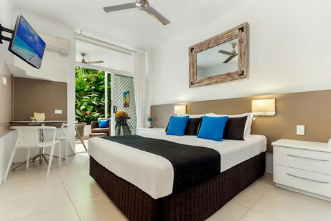 By The Sea Port Douglas - Accommodation Sunshine Coast 11