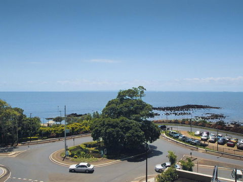 Oaks Redcliffe Mon Komo Suites - Accommodation Sunshine Coast 2
