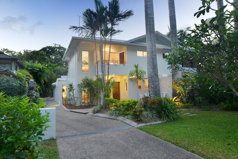 [ ANDY'S BEACH HOUSE ] - Accommodation Sunshine Coast 4