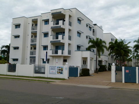 Madison Ocean Breeze Apartments - Accommodation Sunshine Coast 2
