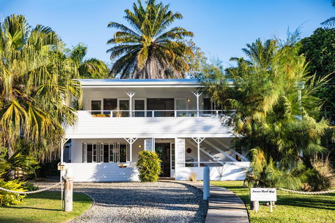 Jamaica Beach House - Accommodation Sunshine Coast 0