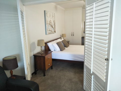 Airlie Seaview Apartments - Accommodation Sunshine Coast 3