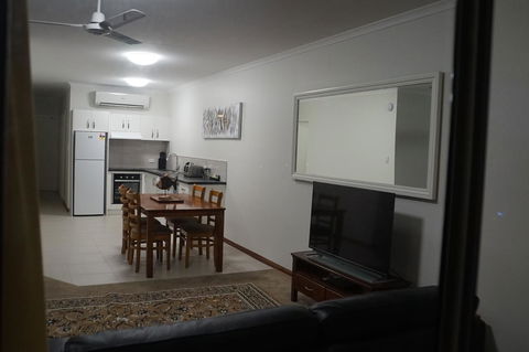 Airlie Seaview Apartments - Accommodation Sunshine Coast 8
