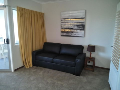 Airlie Seaview Apartments - Accommodation Sunshine Coast 14