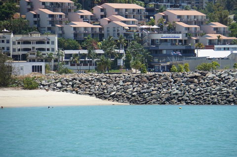Airlie Seaview Apartments - Accommodation Sunshine Coast 1