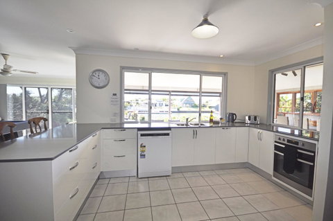 Bribie Island Canal Holiday Destination! - Accommodation Sunshine Coast 5