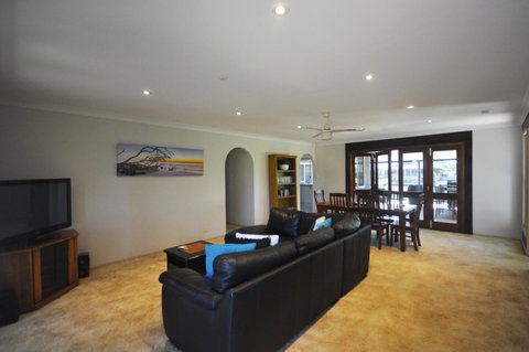 Bribie Island Canal Holiday Destination! - Accommodation Sunshine Coast 3
