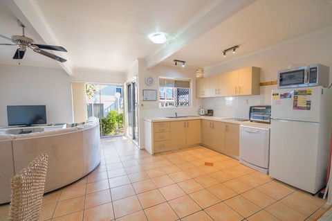 Airlie Apartments - Accommodation Sunshine Coast 12