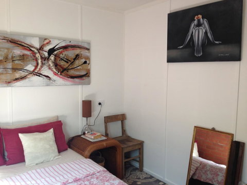 XYL Pets Friendly Seaside Boutique Guesthouse - Accommodation Sunshine Coast 13