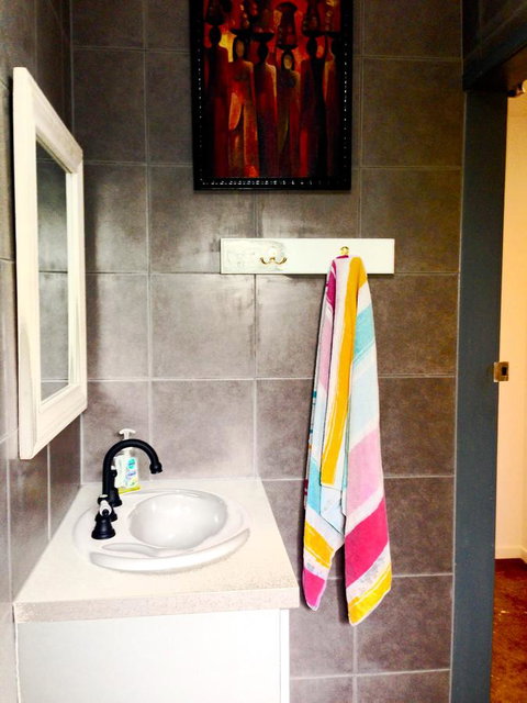 XYL Pets Friendly Seaside Boutique Guesthouse - Accommodation Sunshine Coast 4