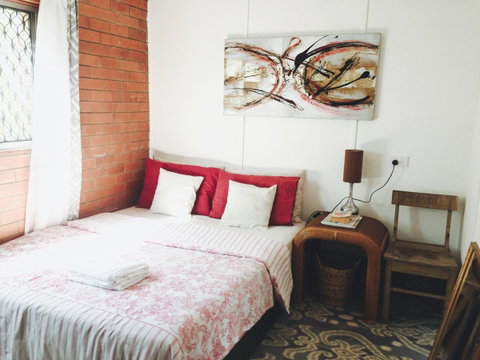 XYL Pets Friendly Seaside Boutique Guesthouse - Accommodation Sunshine Coast 0
