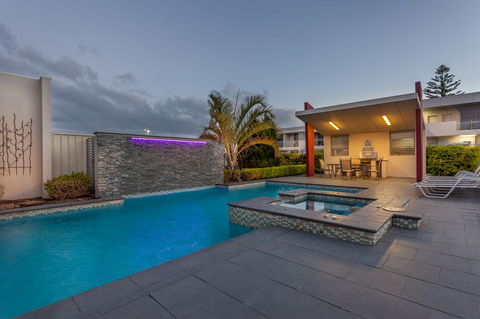 Platinum International - Accommodation Sunshine Coast 24