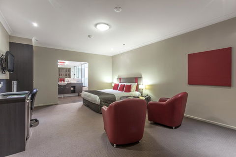 Platinum International - Accommodation Sunshine Coast 1