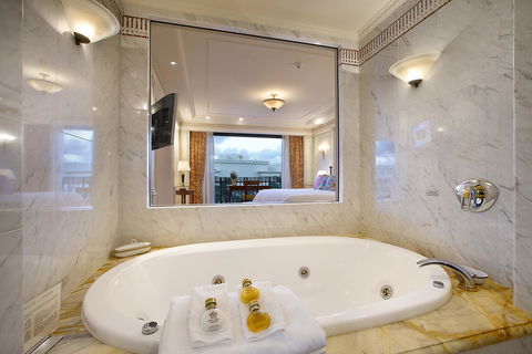 Imperial Hotel Gold Coast - Accommodation Sunshine Coast 6