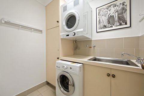 Montipora Unit 3 - In The Heart Of Airlie, Wi-fi And Netflix - Accommodation Sunshine Coast 9