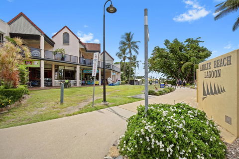 Montipora Unit 3 - In The Heart Of Airlie, Wi-fi And Netflix - Accommodation Sunshine Coast 11