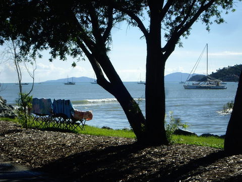 Montipora Unit 3 - In The Heart Of Airlie, Wi-fi And Netflix - Accommodation Sunshine Coast 17