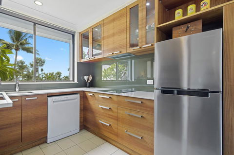 Montipora Unit 3 - In The Heart Of Airlie, Wi-fi And Netflix - Accommodation Sunshine Coast 5
