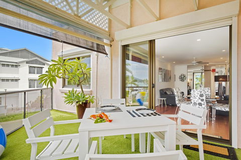 Montipora Unit 3 - In The Heart Of Airlie, Wi-fi And Netflix - Accommodation Sunshine Coast 1