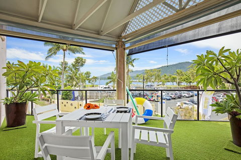 Montipora Unit 3 - In The Heart Of Airlie, Wi-fi And Netflix - Accommodation Sunshine Coast 10