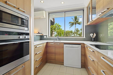 Montipora Unit 3 - In The Heart Of Airlie, Wi-fi And Netflix - Accommodation Sunshine Coast 4