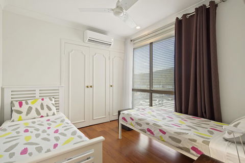Montipora Unit 3 - In The Heart Of Airlie, Wi-fi And Netflix - Accommodation Sunshine Coast 7