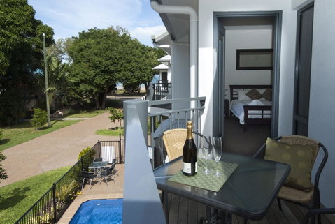 Woodville Beach Townhouse 5 - Accommodation Sunshine Coast 4