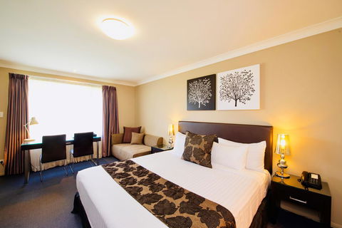 Ambassador On Ruthven - Accommodation Sunshine Coast 0