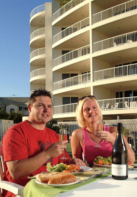 Fairways Golf & Beach Retreat Bribie Island - Accommodation Sunshine Coast 11