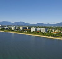 Holiday Inn Cairns Harbourside - Accommodation Sunshine Coast
