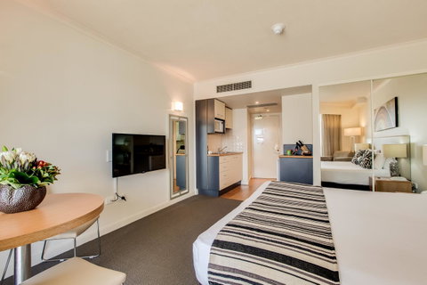 Central Cosmo Apartment Hotel - Accommodation Sunshine Coast 4