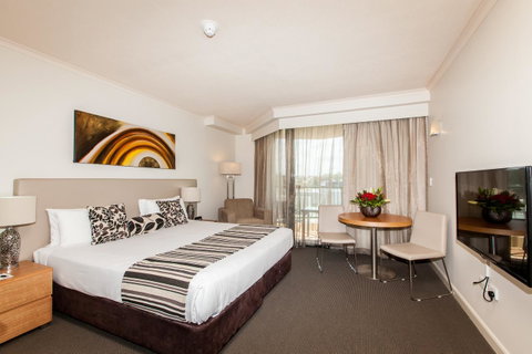 Central Cosmo Apartment Hotel - Accommodation Sunshine Coast 1