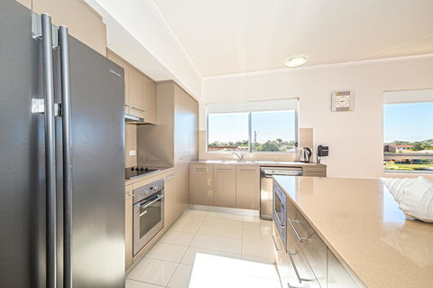 On The Bay Apartments - Accommodation Sunshine Coast 3